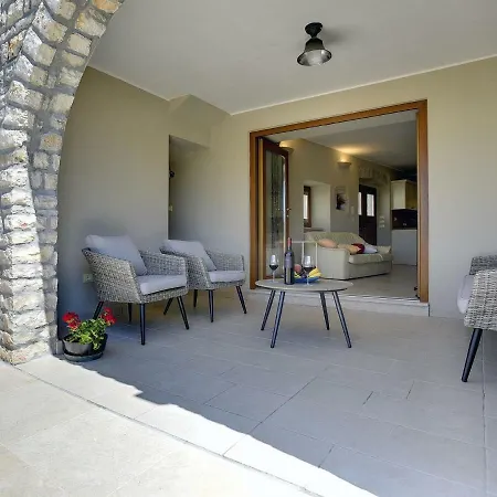 Holiday House Neno Beram